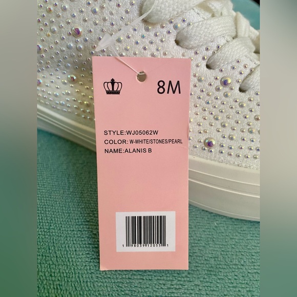 Juicy Couture Size 8  Alanis Bdazzle Sneakers NWT - Picture 14 of 15